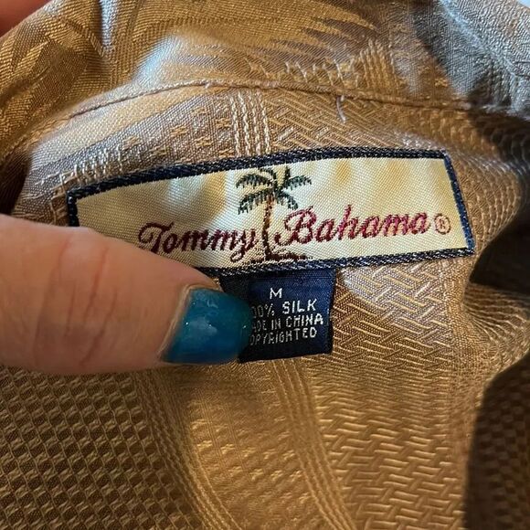 Tommy Bahama Tan Silk Palm Tree button up short sleeve, M! - Picture 9 of 10